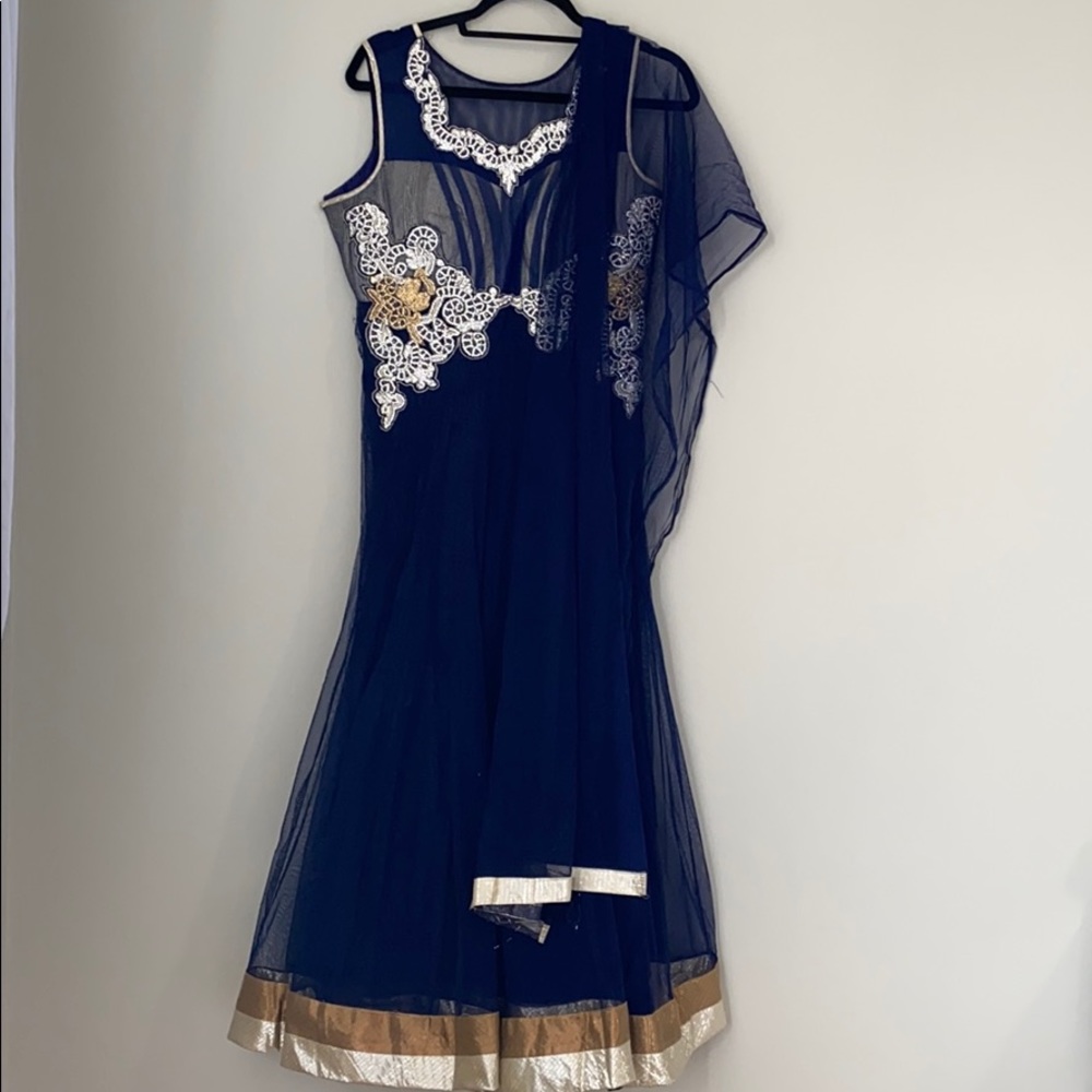 Indian Women’s Wedding and Party Dress 3 piece - Picture 6 of 8